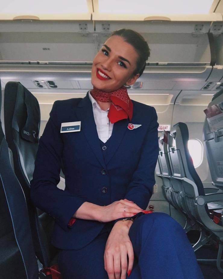 Авиакомпания тестирует проституток для работы стюардессами