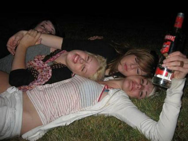 Фотографии очень пьяной девушки 28 фотографий