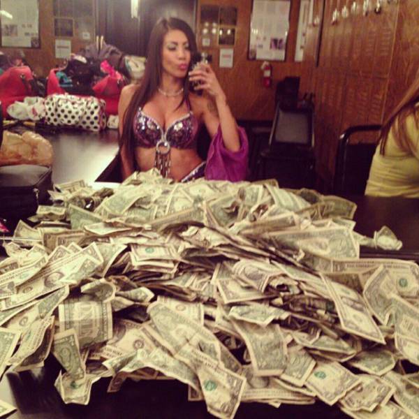 Average women naked for money pics