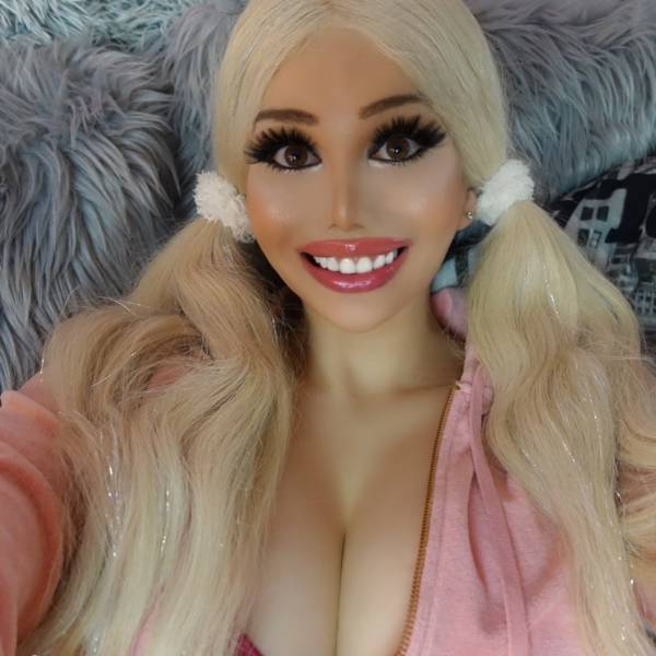 “Real Life Barbie” Refuses To Work Because She Thinks She’s “Too Hot For That”