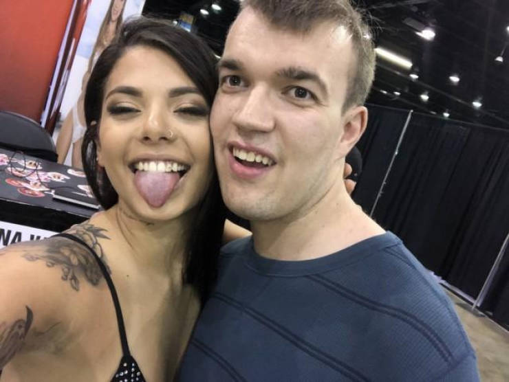 Guy Takes Photos With All Of His Favorite Stars – Porn Stars