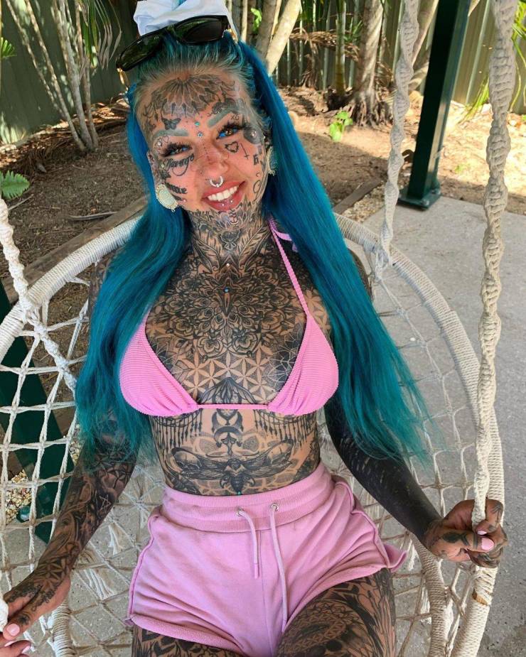 Australian Model Who Became Famous Because Of Her Full-Body Tattoos Had A “Not Very Legal” Source Of Side Income…