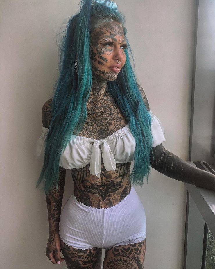 Australian Model Who Became Famous Because Of Her Full-Body Tattoos Had A “Not Very Legal” Source Of Side Income…