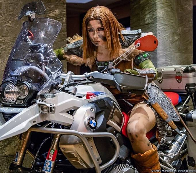 This Russian Cosplay Girl Knows Her Stuff!