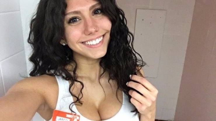 Former “Hooters” Girls Share Details About The Job