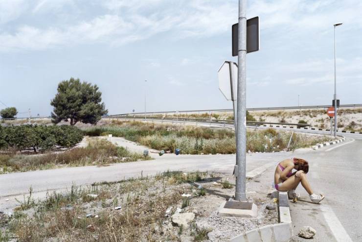 “The Waiting Game” – Powerful Photo Project About Spanish Prostitutes