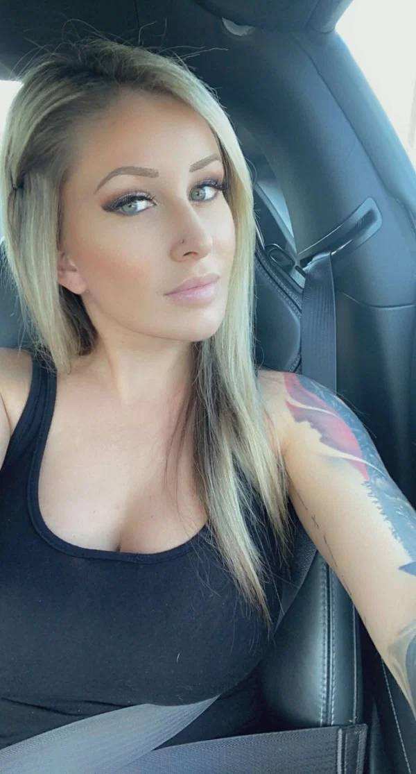 Time For A Sexy Car Selfie!