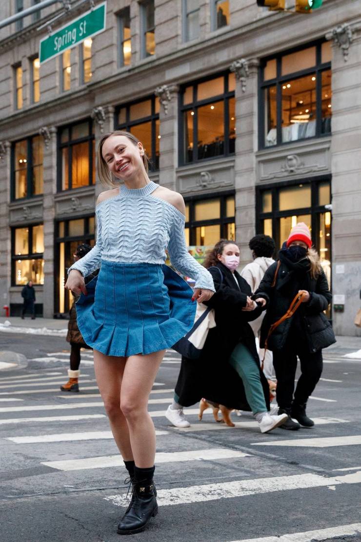 Russian Girl Becomes Popular On “Instagram” By Showing Off Her Butt On The Streets Of New York