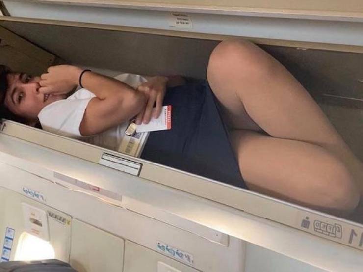 These Flight Attendants Are Very Hot!