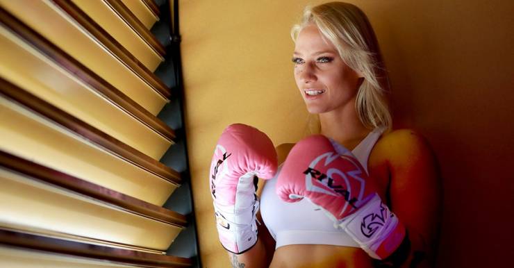 “Blonde Bomber”: Boxer Girl With Big Boobs