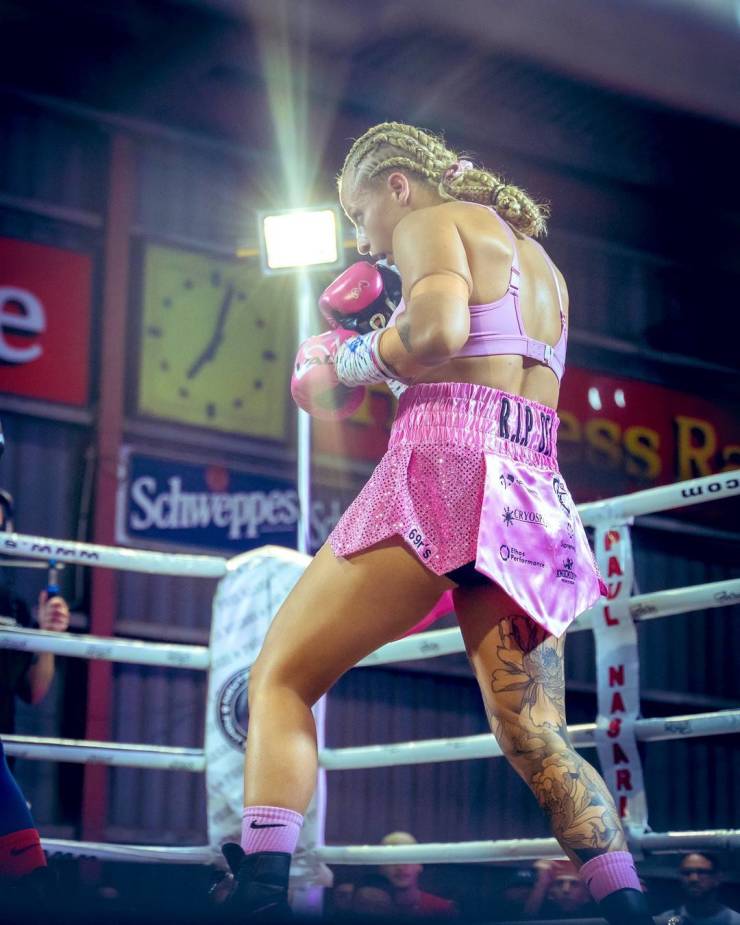 “Blonde Bomber”: Boxer Girl With Big Boobs