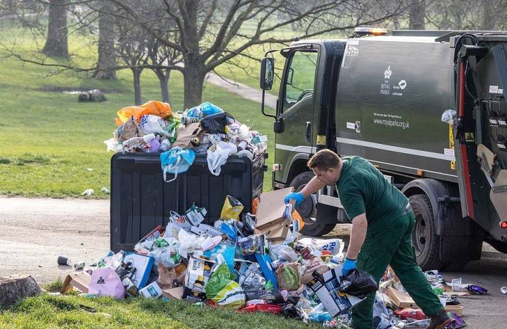 UK Left Covered In Tons Of Garbage As First Warm Days Of The Year Coincide With Loosening Of Quarantine Restrictions