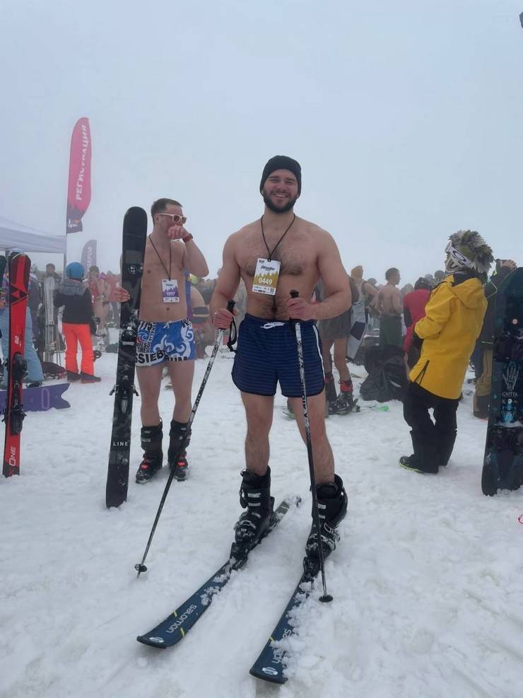 “BoogelWoogel” In Sochi, Russia: Hundreds Of People Skiing In Underwear