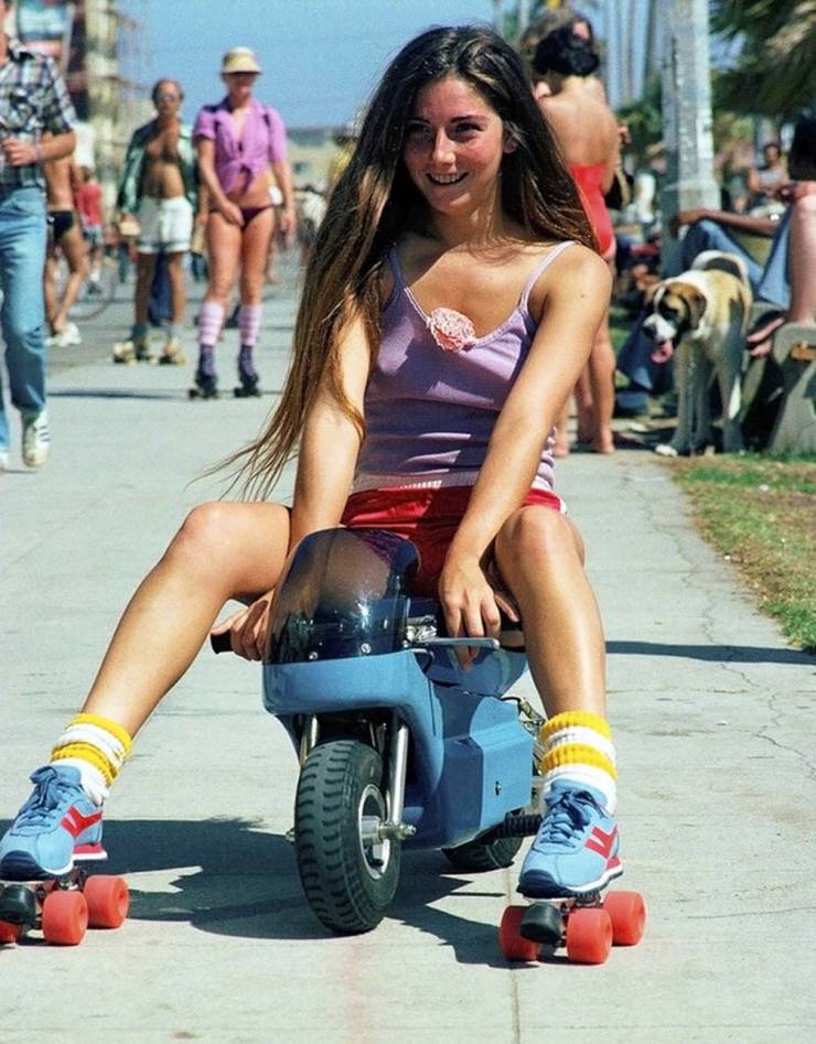 Back To The 80s: Roller Skating Around Venice, Los Angeles