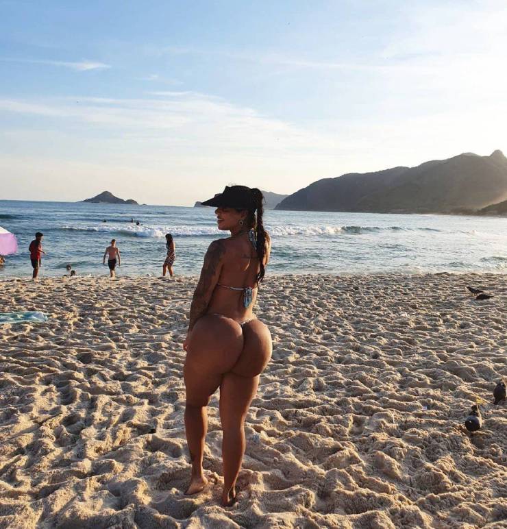 This Brazilian Woman Gets Up At 4 AM Every Day To Work Towards Getting The Biggest Butt In The World