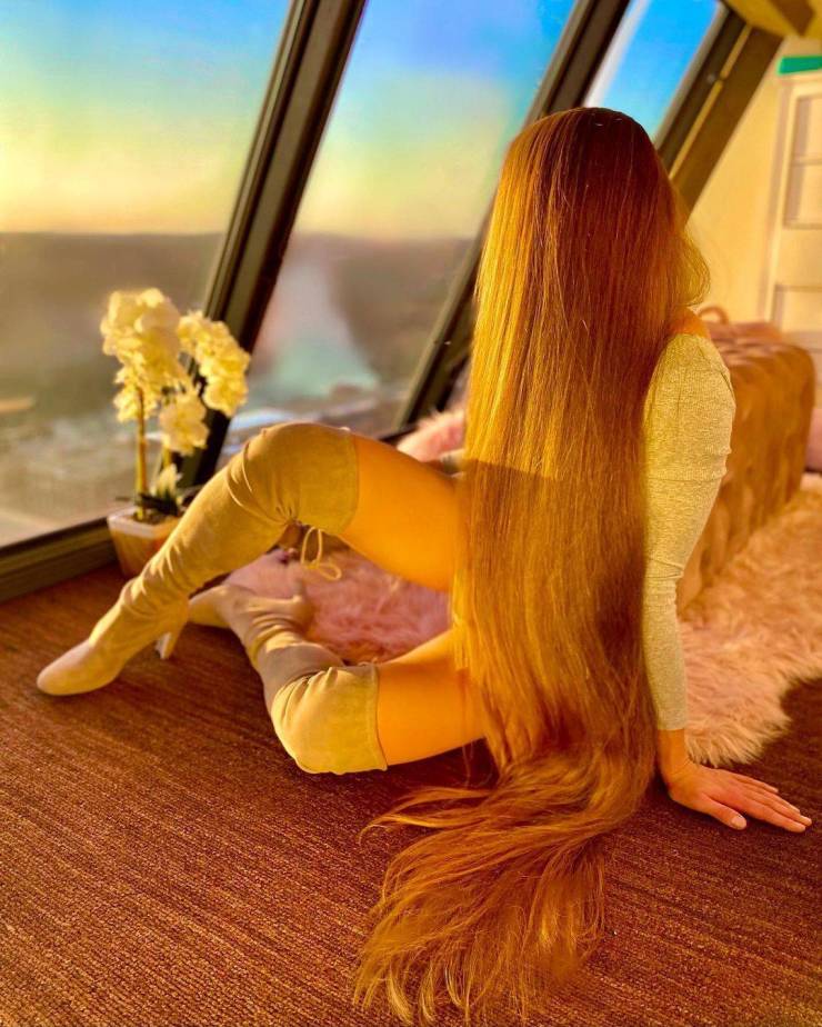 Ukraine-Born “Rapunzel” Receives An Offer To Have Her 125 Cm Hair Cut For $500,000