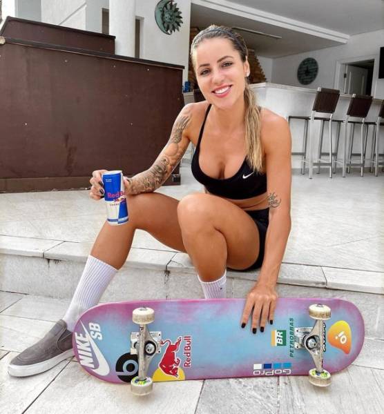 Leticia Bufoni Makes Skating Real Interesting!