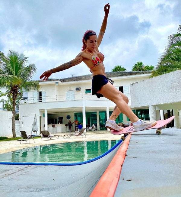 Leticia Bufoni Makes Skating Real Interesting!