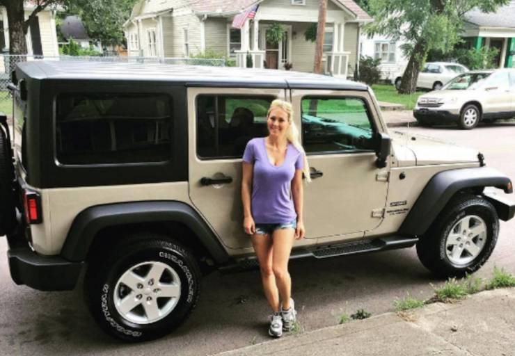 Hot Girls And Big Cars!