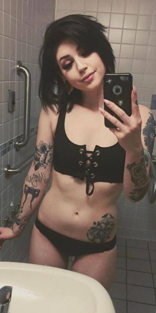 2016 Vs 2021: Tattoo Model Shows How She Looked Five Years Ago