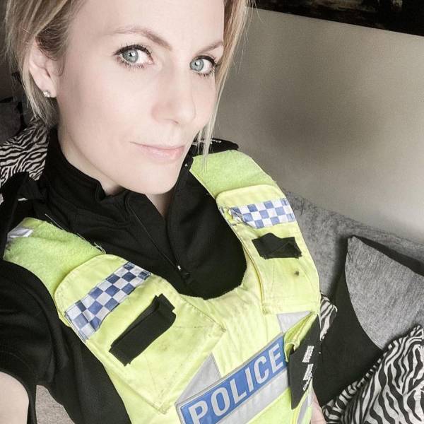 Police Sergeant Quit Her Job And Started Publishing Explicit Content Online