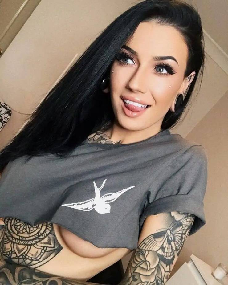 Sexy And Tattooed!