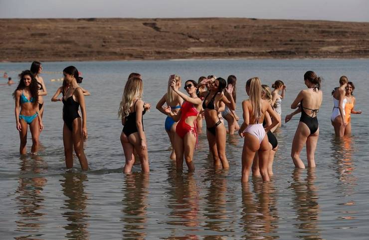 “Miss Universe” Contestants In A Dead Sea Photoshoot