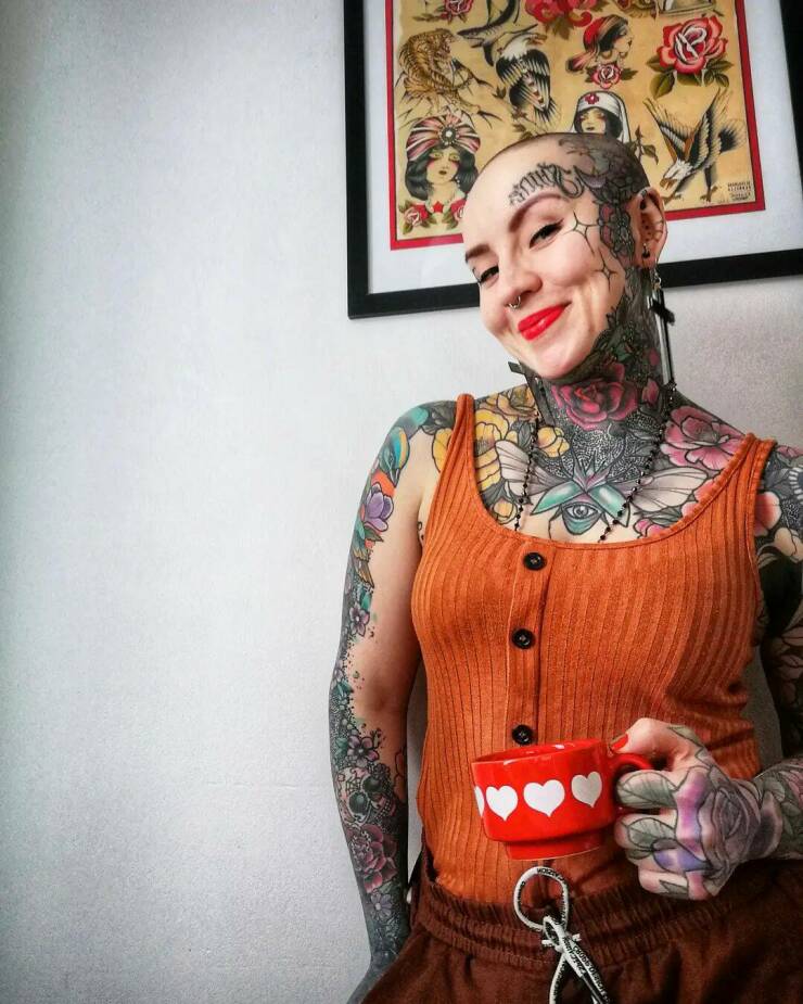 Heavily Tattooed Nurse Shows Her Old Photos
