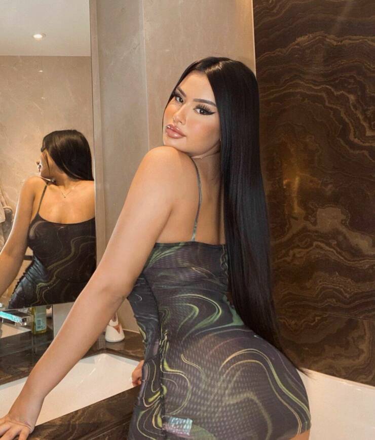 Kylie Jenner’s Doppelganger Stopped Using Underwear To Enlarge Her Butt