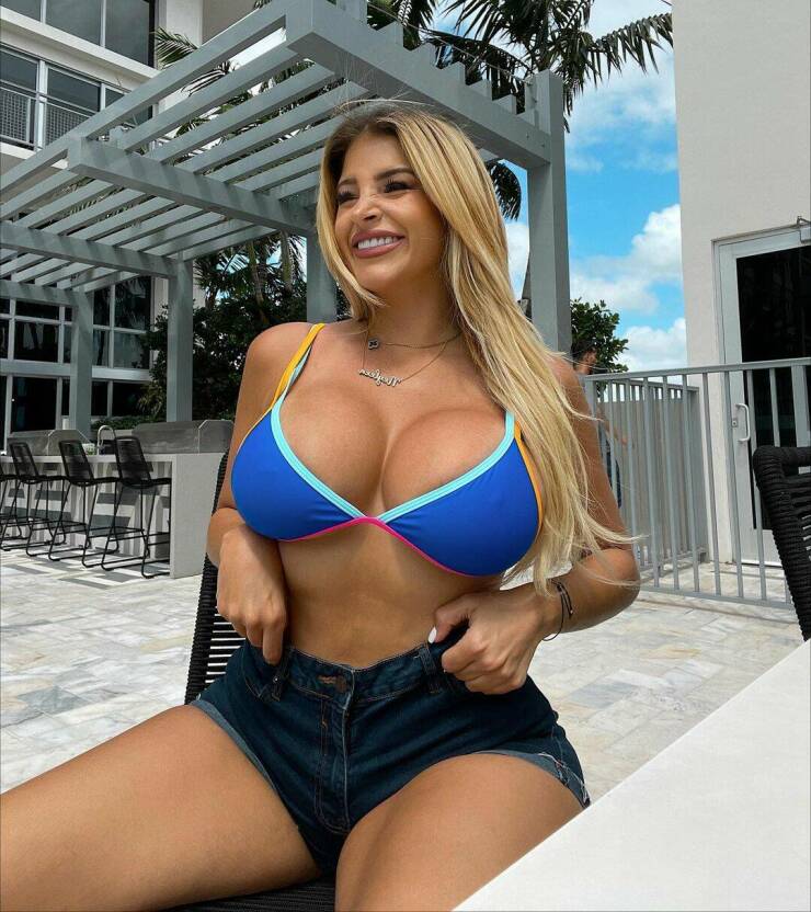 Woman Spends Over $17 Thousand To Get USA’s Biggest Breasts (Now She Regrets It)