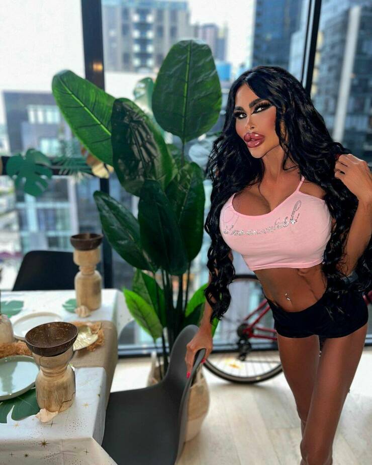 Nurse Spends $71 Thousand To Turn Into A “Living Barbie Doll”