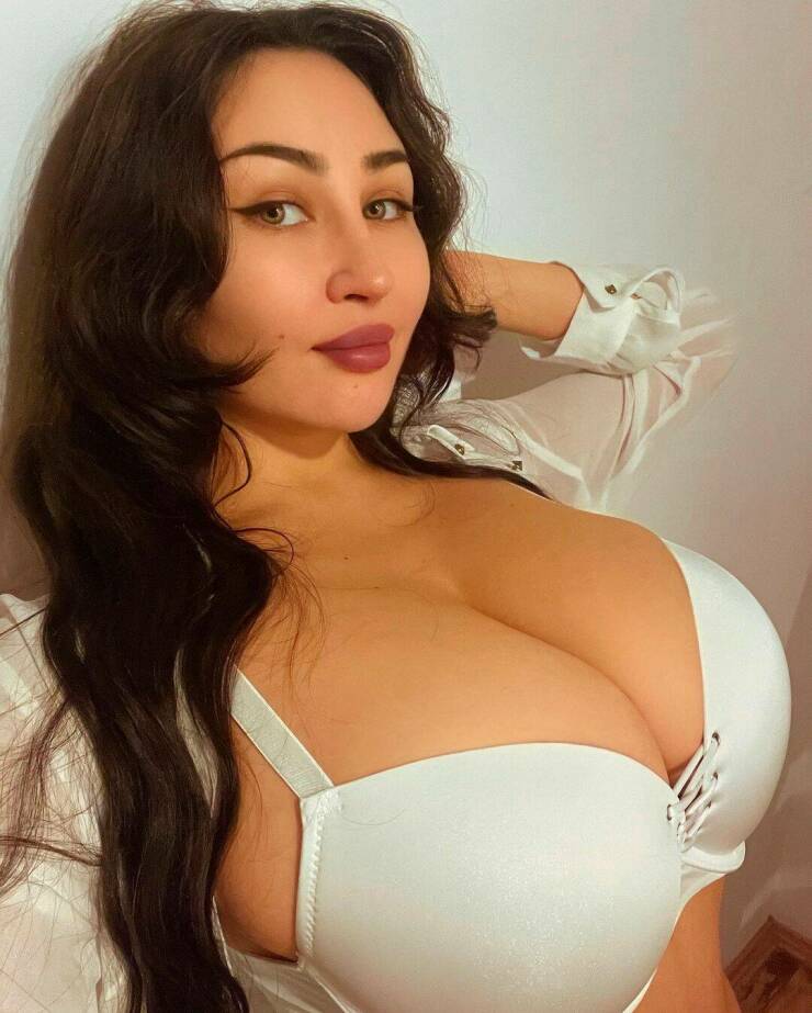 After Earning Millions Thanks To Her Huge Breasts, Model Decides To Reduce Their Size