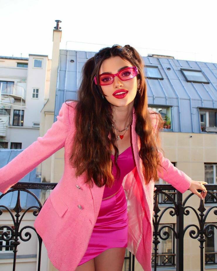 This Italian Blogger Girl Who’s Known As “Female Mr. Bean” Is Very Good At Transforming Herself