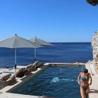 Big Breasted Ladies Will Understand These Everyday Problems (2 pics + 7