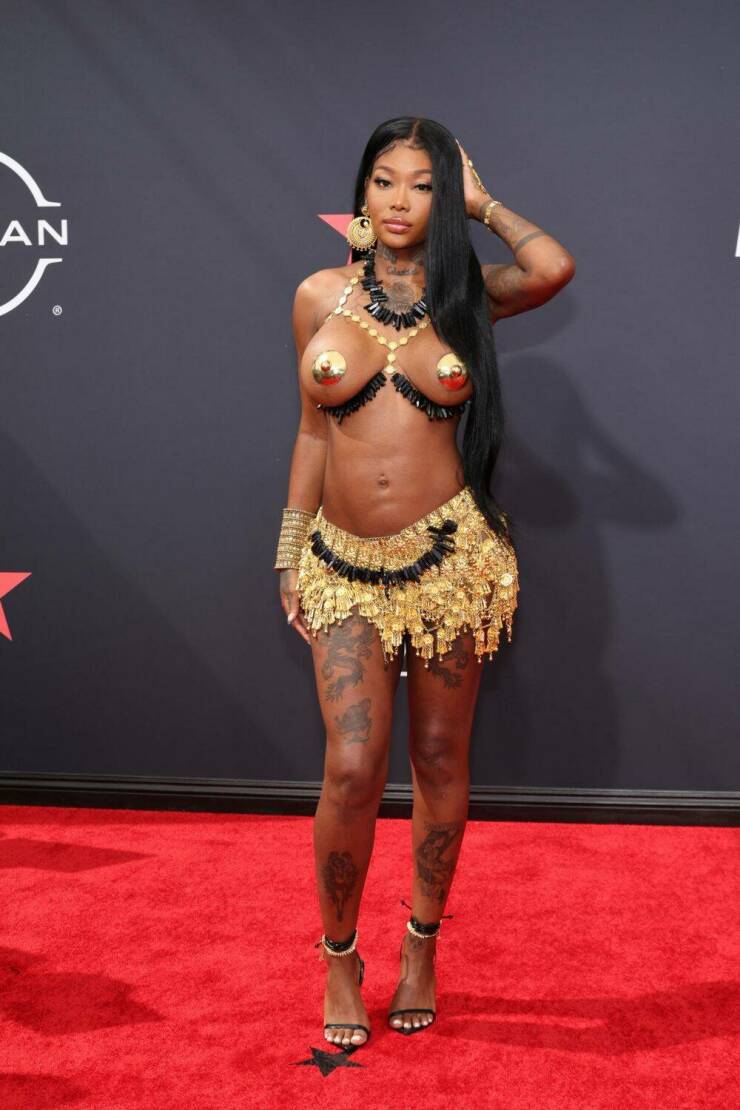 Summer Walker In Pasties At The 2022 BET Awards!