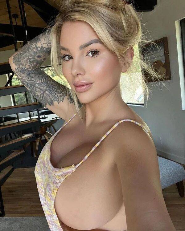 These Are Some Stunning Side Boobs!