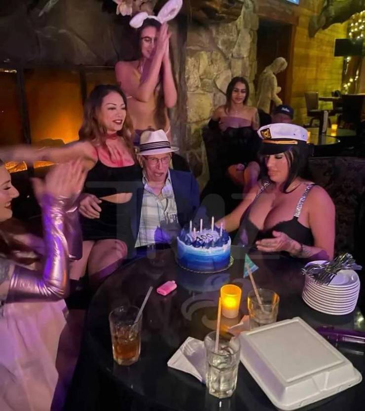 American Grandpa Celebrates His 100th Birthday In A Strip Club