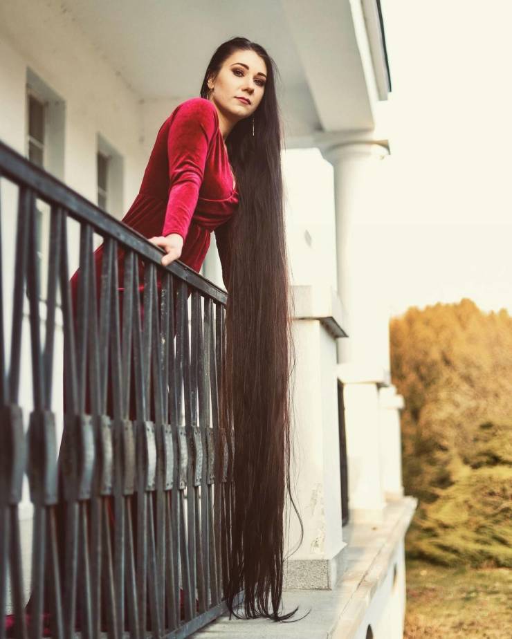 Woman Shares Details About Her Life With 1.7 M Long Hair