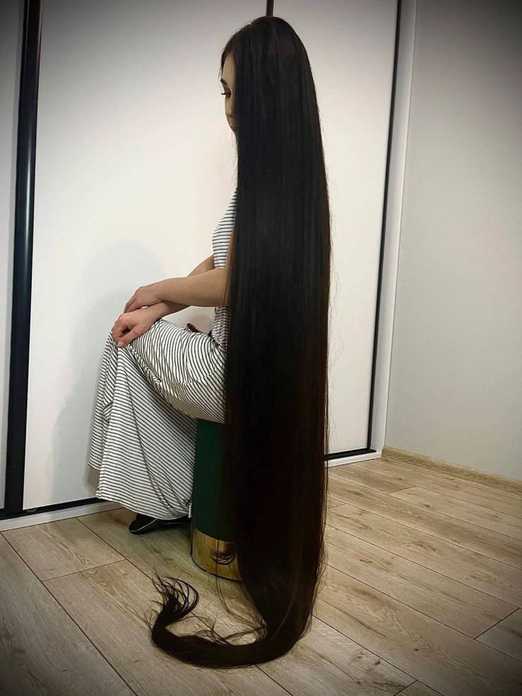 Woman Shares Details About Her Life With 1.7 M Long Hair