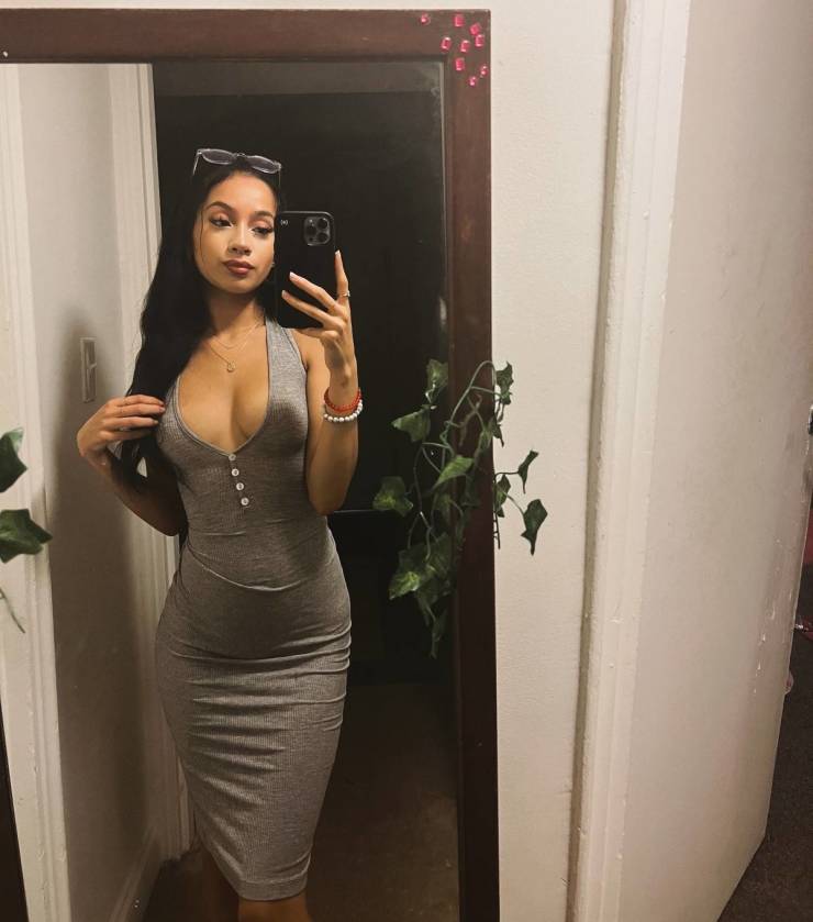 Sexy Girls In Tight Dresses
