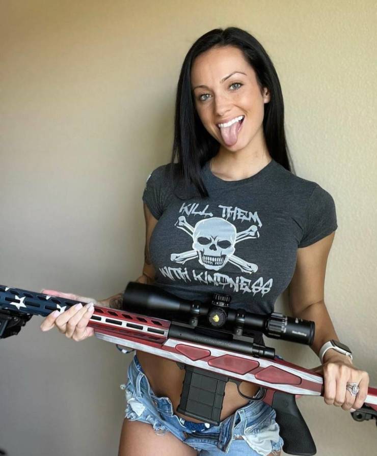 Sexy Girls With Some Serious Firearms