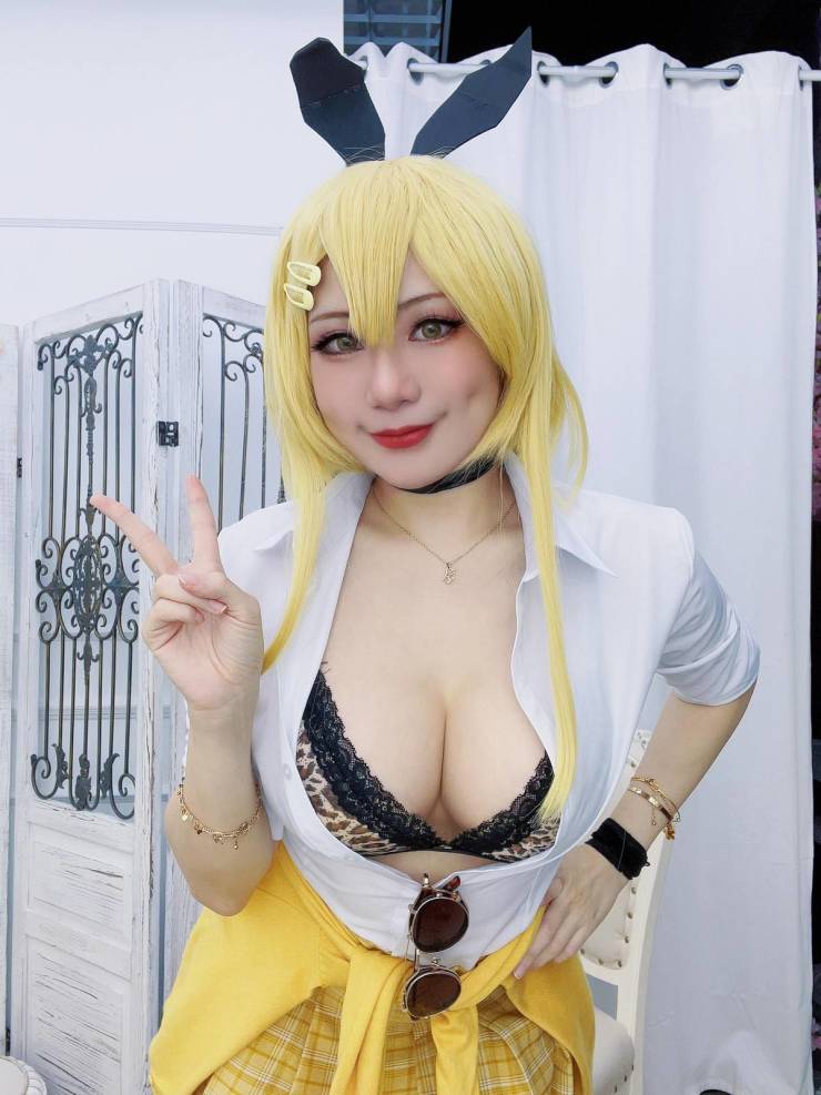 Cosplay? No, Sexy Cosplay!