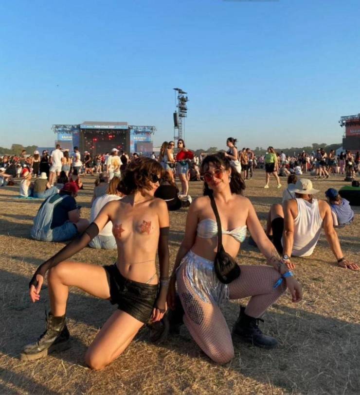 Sexy Girls At Music Festivals