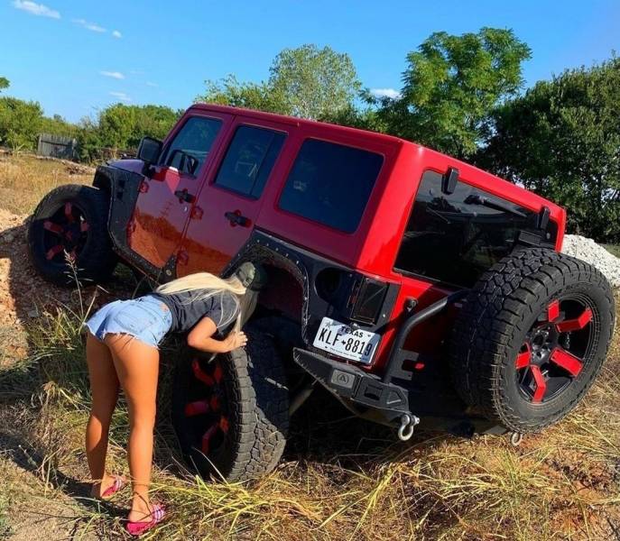 Cute Girls And Brutal Jeeps