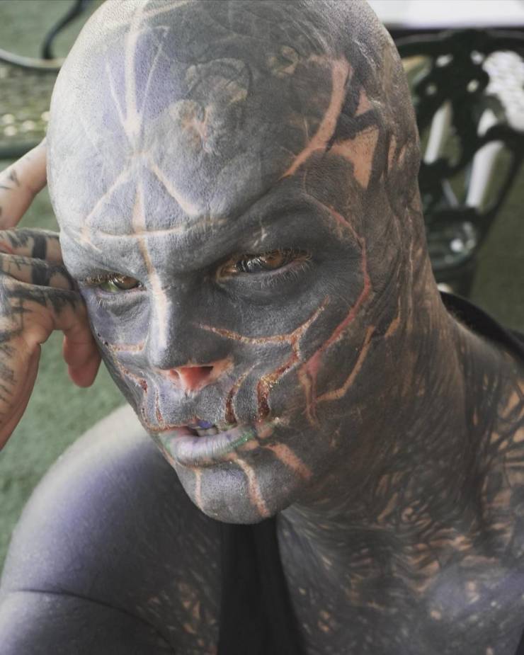 "The Black Alien" Showed A Photo Without A Tattoo On His Face