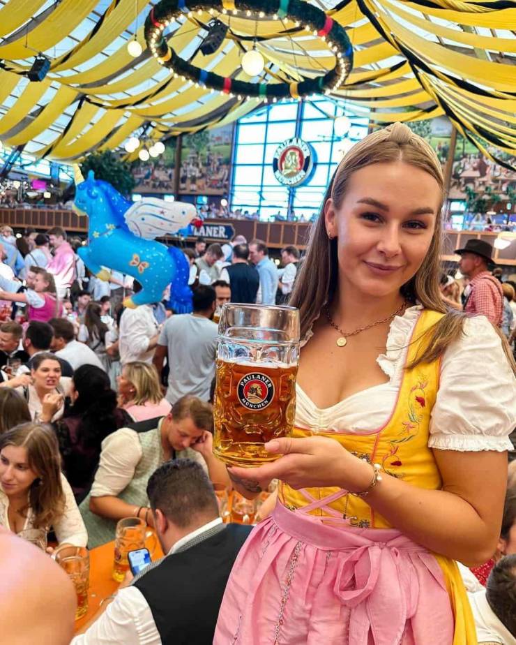 Sexy Women In Dirndls – October Festival Edition