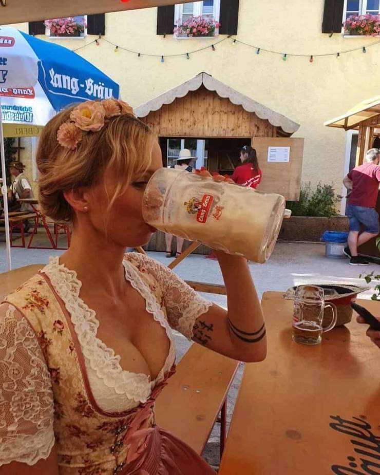 Sexy Women In Dirndls – October Festival Edition