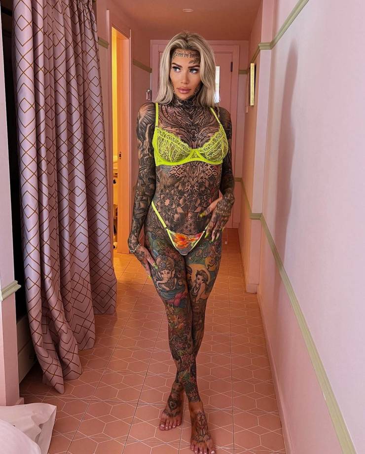 The Most Tattooed British Woman Showed Her Photoes Without Tattoos