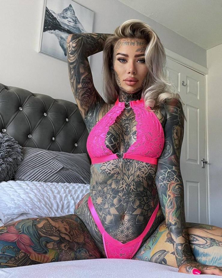 The Most Tattooed British Woman Showed Her Photoes Without Tattoos
