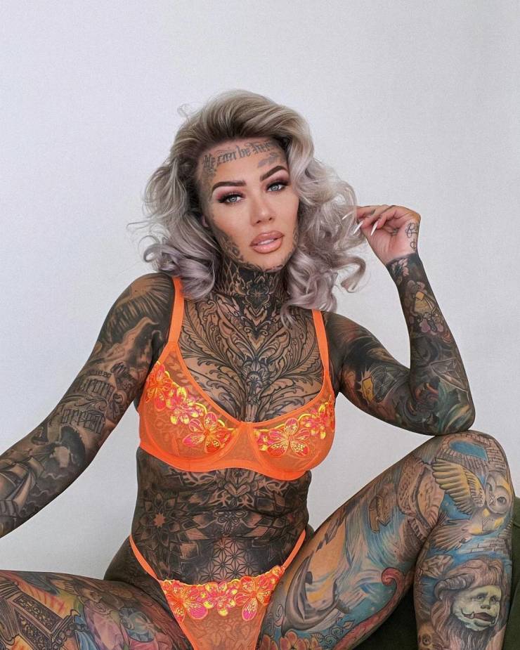 The Most Tattooed British Woman Showed Her Photoes Without Tattoos